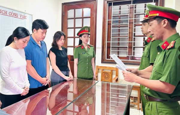 Cặp vợ chồng giả danh lương y tự chế thuốc bán cho người tiêu dùng
