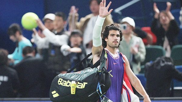Carlos Alcaraz bối rối