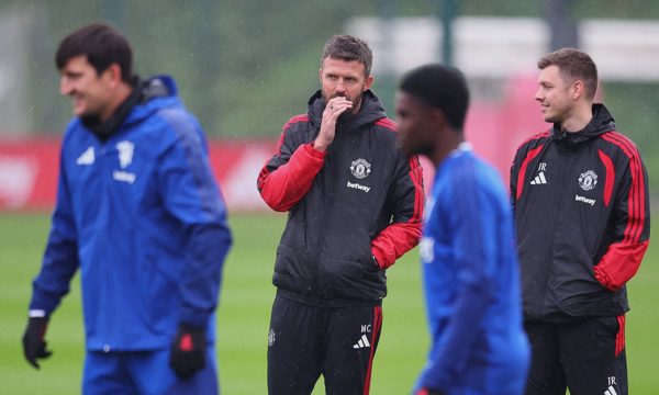 Carrick bác bỏ cáo buộc của Ten Hag