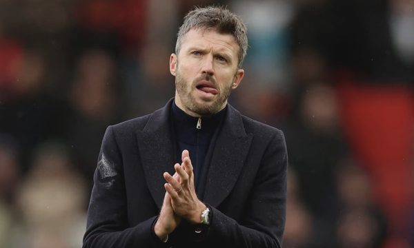Carrick bất ngờ khi được CĐV Man Utd hát vang tên