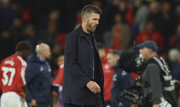 Carrick đau đớn khi Man Utd bị CĐV la ó