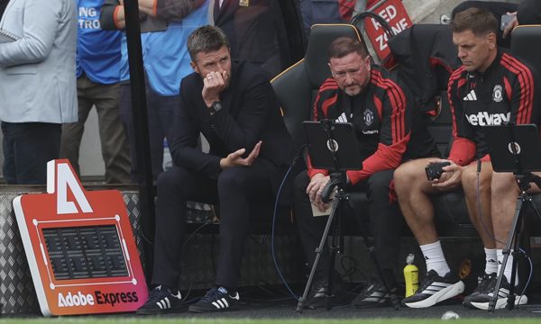 Carrick khó chịu khi Man Utd bị chê thiếu nhiệt huyết