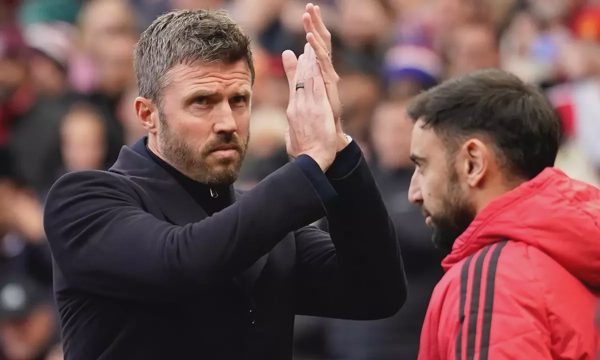 Carrick không tước băng thủ quân của Bruno Fernandes