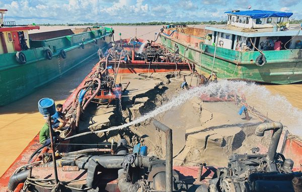 Cát biển khó vào cao tốc miền Tây vì giá đắt