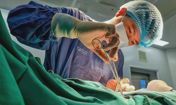 Cắt tử cung ngăn tiến triển ung thư do HPV