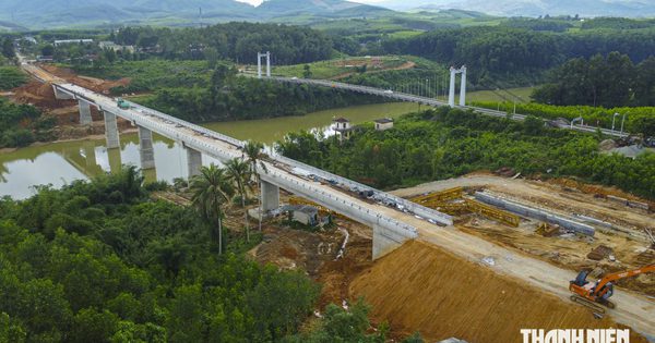 Cầu Bình Thành mới thay cầu treo xuống cấp ở Huế: 'Vài tháng mà thấy gần xong rồi'
