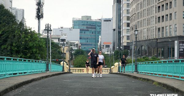 Cầu đi bộ ngàn tỉ vừa hợp long, TP.HCM còn có cầu Mống hơn 130 năm tuổi