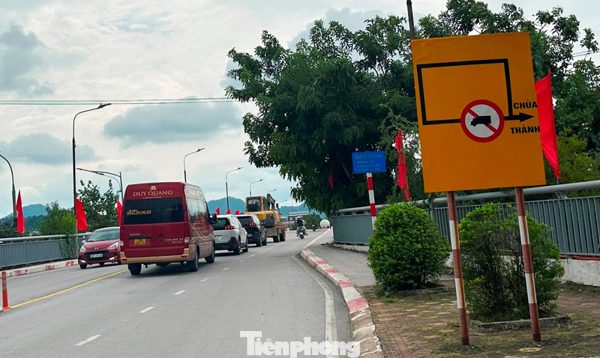 Cầu Đông Kinh xuất hiện vết nứt, cấm xe tải qua lại