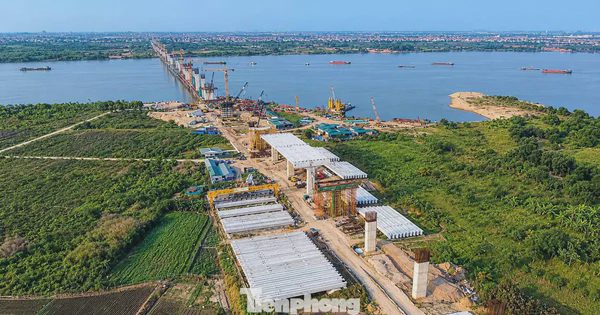 Cầu Hồng Hà lộ hình hài sau một năm thi công