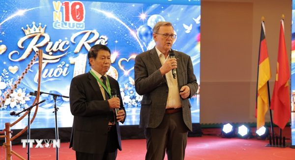 Câu lạc bộ Văn nghệ Tháng Mười: Nhịp cầu văn hóa Việt-Đức