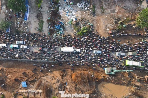 Cầu Mai Lĩnh ùn tắc từ sáng đến tối, dòng xe ken đặc hai chiều