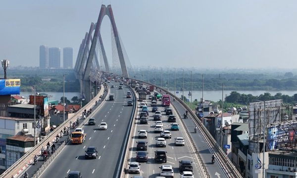 Cầu Nhật Tân áp quy định giữ khoảng cách, 3 làn ô tô giới hạn 80km/h