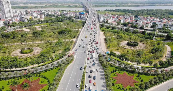Cầu Nhật Tân trước ngày thí điểm: Dòng xe ùn ứ theo vạch đo cự ly an toàn