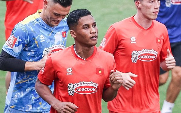 Cầu thủ Adou Minh: 'Vắng Quang Hải là điều tồi tệ với tuyển Việt Nam'