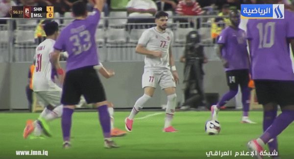 Cầu thủ gãy chân sau va chạm với đồng đội ở giải Iraq