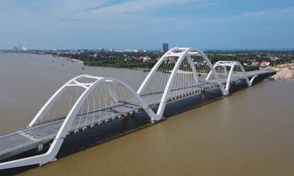 Cầu vòm thép cao nhất Quảng Trị trước ngày thông xe