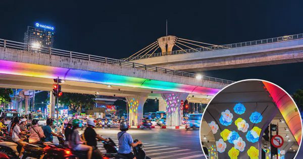 Cầu vượt Hà Nội khoác 'áo hoa' rực rỡ về đêm