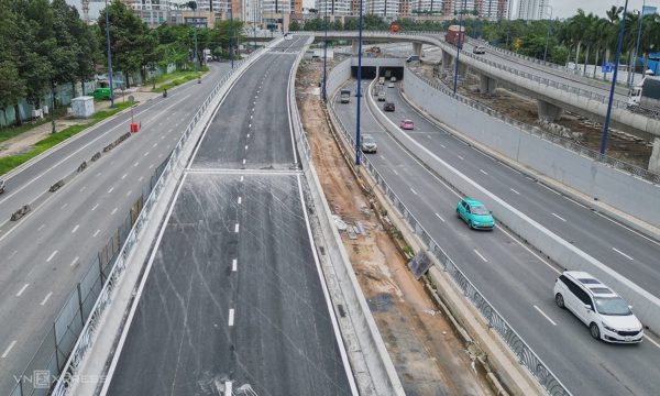 Cầu vượt nút giao An Phú hoàn thành sau hai lần trễ hẹn