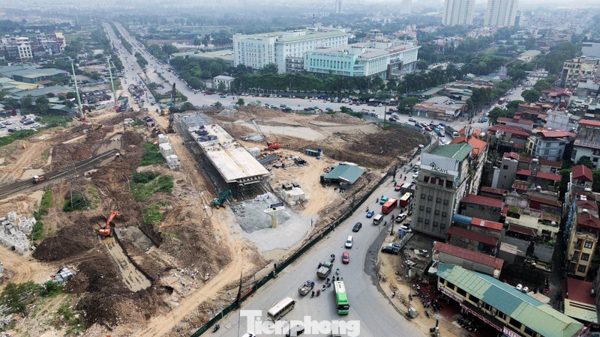 Cầu vượt Phạm Tu - đường 70 thành hình, đúc dầm chạy đua về đích cuối năm