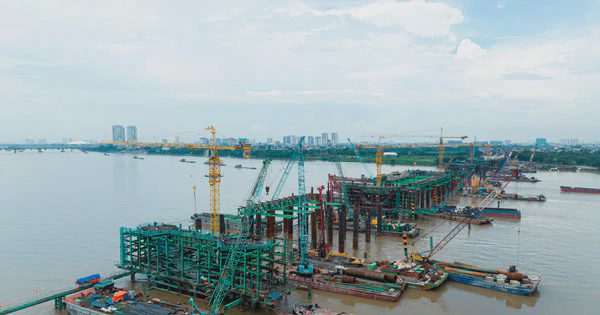 Cầu vượt sông Hồng: Chạy đua với thời gian