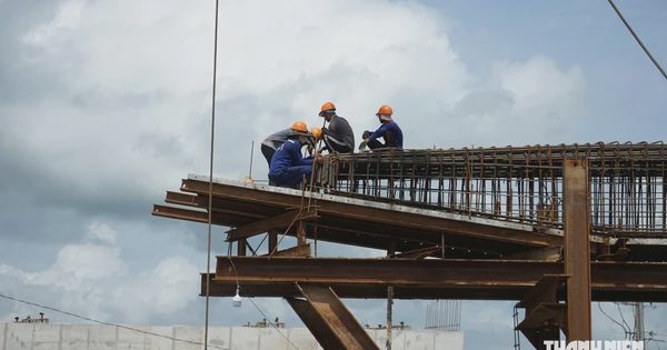 Cầu vượt Trà Bông tăng tốc, tạo điểm nhấn trên cao tốc Mỹ An - Cao Lãnh