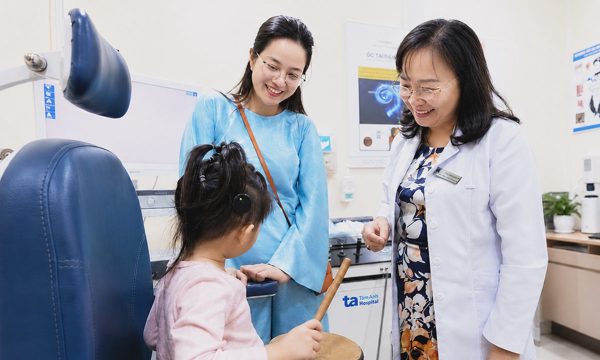Cấy ốc tai điện tử thông minh cho bé 3 tuổi