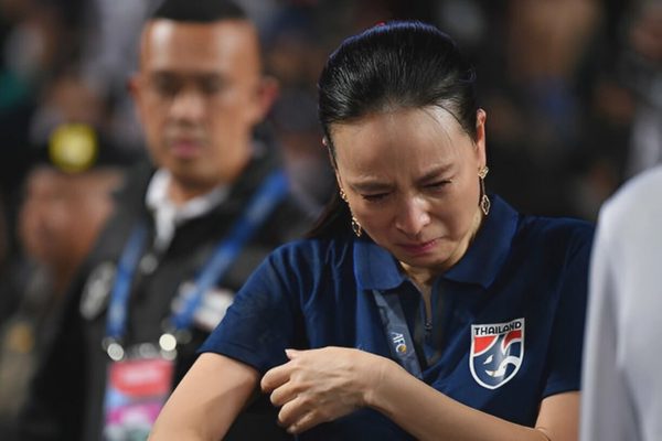 CĐV Thái Lan bất ngờ chỉ trích, yêu cầu Madam Pang từ chức