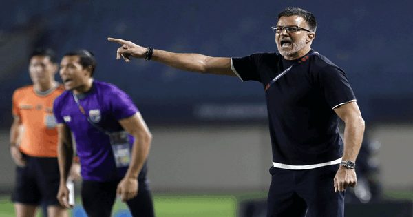 CĐV Thái Lan chê 'Voi chiến' đánh mất bản sắc