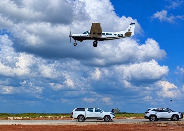 Cessna 208 kiểm tra sân bay Quảng Trị