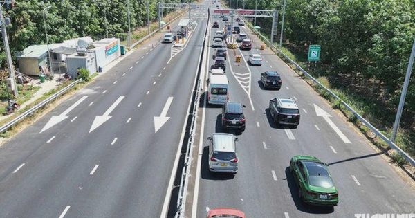 Chính phủ yêu cầu kiểm tra việc thu thêm phí quản lý tài khoản giao thông 6.600 đồng