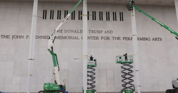 Chính quyền ông Trump dọa phá dỡ Trung tâm Kennedy