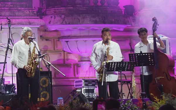 Cha con nghệ sĩ Quyền Văn Minh và các nghệ sĩ hâm nóng Hà Nội mưa lạnh bằng Jazz