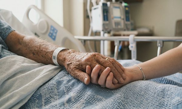 Cha để lại khối tài sản nghìn tỷ cho vợ hai, các con khởi kiện
