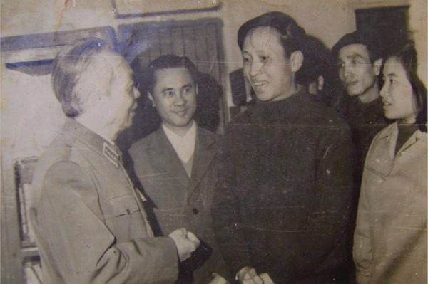 Cha đẻ ngành vật lý bán dẫn Việt Nam tạo kỳ tích nhờ... đọc một cuốn sách