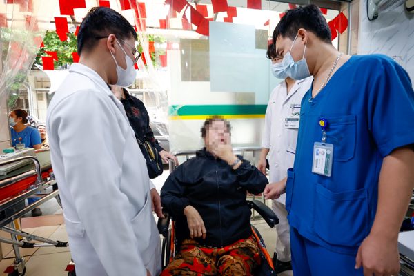 Cha mẹ rơi vào nguy hiểm vì tâm lý ngại, thấy các con bận nên không dám nhờ