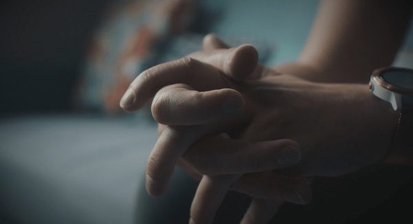 Cha mẹ ứng xử thế nào khi con tự làm đau bản thân?