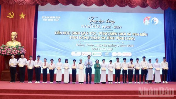 Chăm lo cho học sinh vùng biên giới, biển đảo