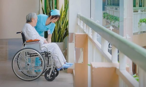 Chăm sóc giảm nhẹ bị hiểu nhầm là buông xuôi điều trị