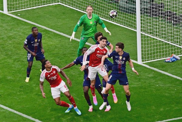 Champions League vinh danh nghệ thuật phòng ngự của Arsenal