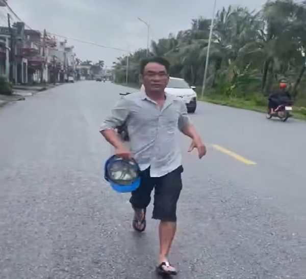 Chặn đầu ô tô, đánh tài xế rồi lớn tiếng: 'Mày biết bố mày là ai không?'
