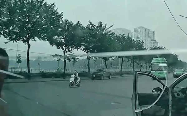 Chặn đầu ô tô rồi dùng thanh sắt đập phá giữa đường, người đàn ông bị tạm giữ