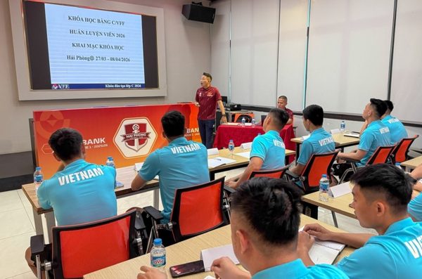 Chân đế sau những chiếc cúp: 80 khóa đào tạo, VAR toàn V.League