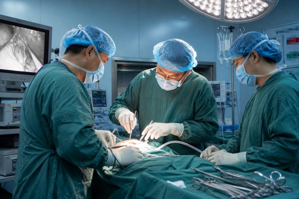 Chàng trai 26 tuổi có 248 viên sỏi mật, bác sĩ cảnh báo một thói quen ăn uống