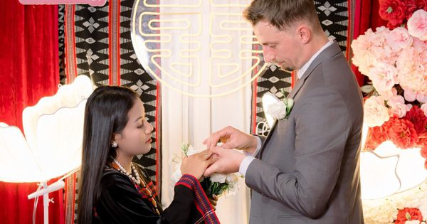 Chàng trai Bỉ mang cồng chiêng, 10 con heo, 2 con dê... hỏi cưới cô gái Tà Ôi