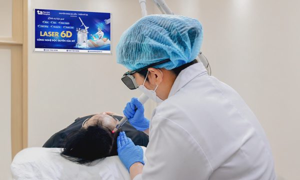 Chàng trai hói đầu do rụng tóc di truyền