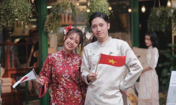 Chàng trai Nhật mỗi tháng bay sang một lần để 'cưa'cô gái Việt