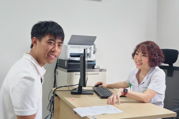 Chàng trai thoát cảnh "mắt không thể nhắm, miệng lệch khi cười" suốt 7 năm