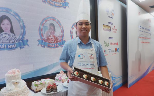 Chàng trai trẻ giành giải nhất thi tay nghề với bánh tiramisu theo cách làm riêng
