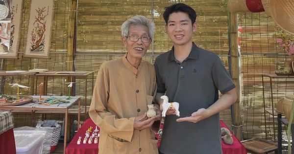 Chàng trai trẻ nối nghề nặn phỗng đất của ông nội