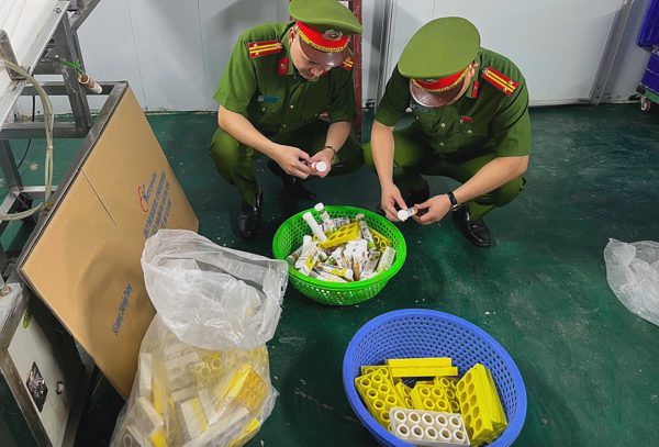 Chất bảo quản vượt ngưỡng 33 lần trong viên C sủi giả nguy hiểm thế nào